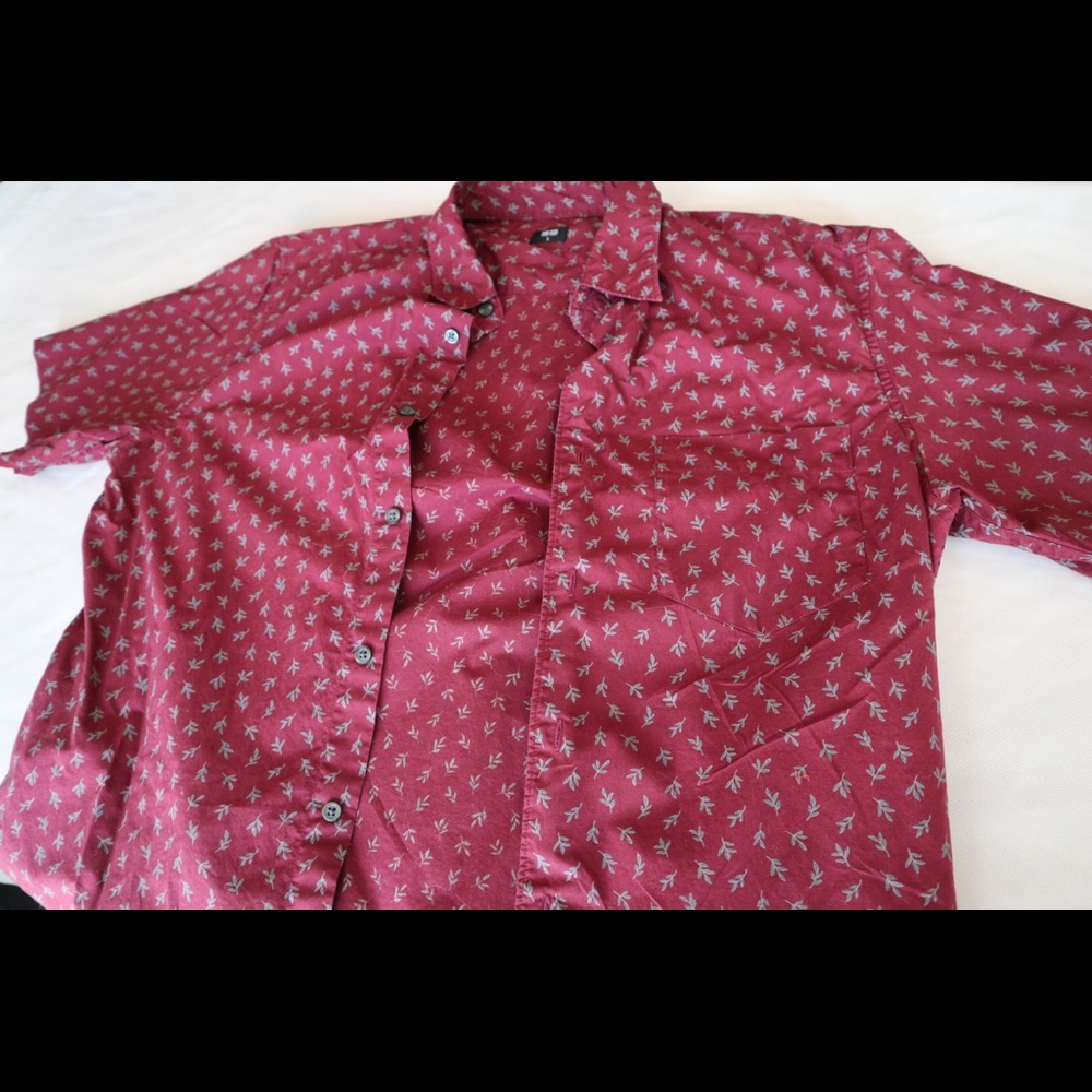 Collared t-shirt with plant patterned design